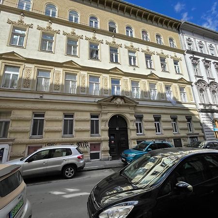 Little Oasis Close To The Opera ブダペスト エクステリア 写真